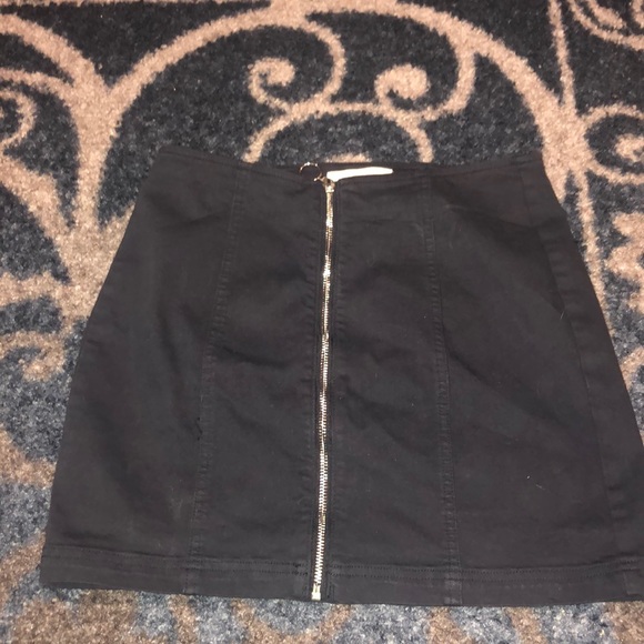 Black skirt - Picture 1 of 2